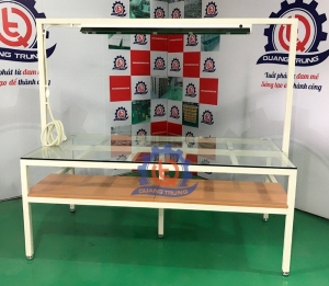 Bàn thao tác mặt kính