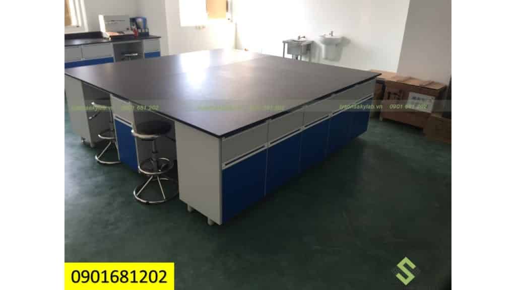Bàn thí nghiệm trung tâm không có kệ