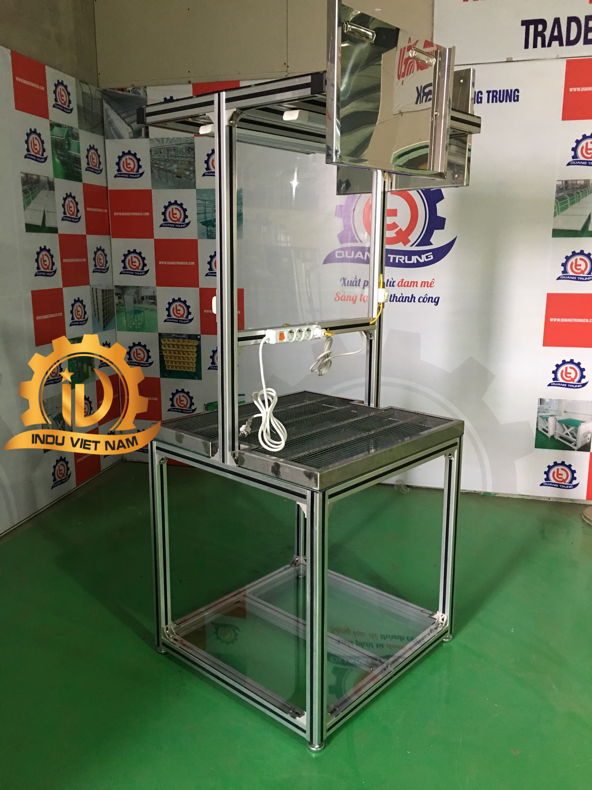 bàn thao tác lắp ráp