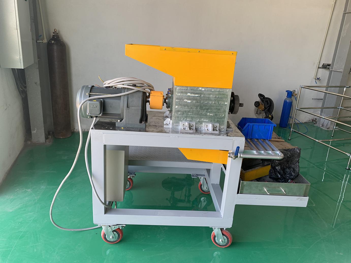 Thiết kế và chế tạo máy nghiền phế liệu