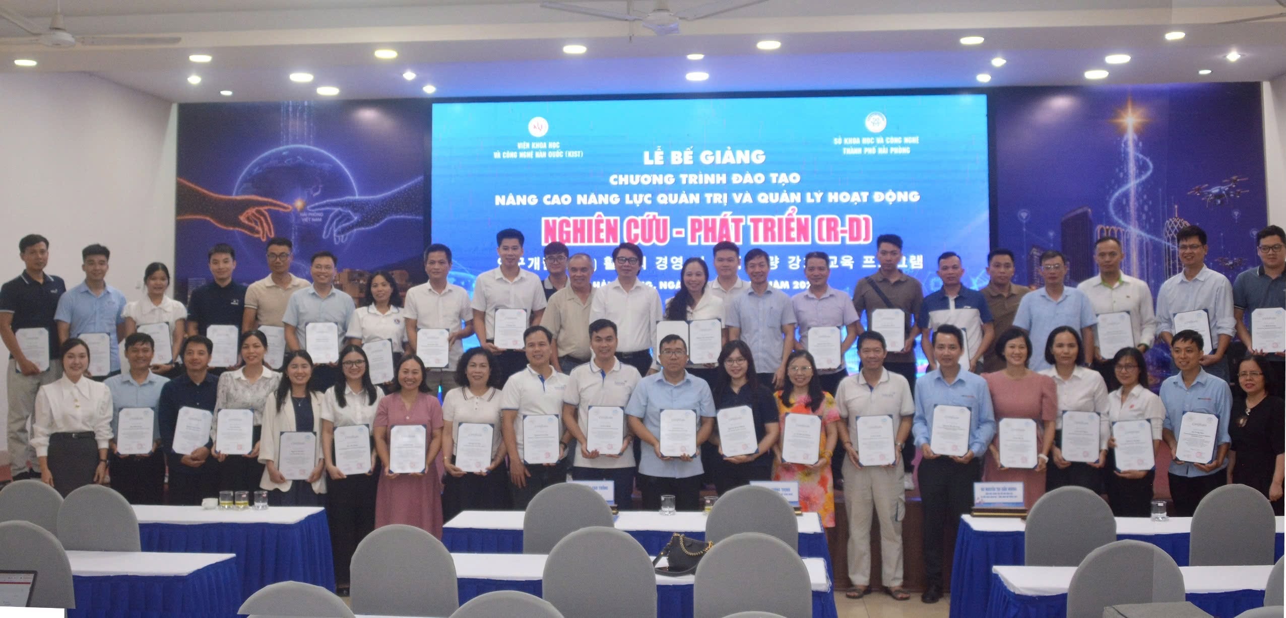 Hải Phòng bế giảng và trao giấy chứng nhận chương trình đào tạo nâng cao năng lực quản trị và quản lý hoạt động nghiên cứu – phát triển (R&D)