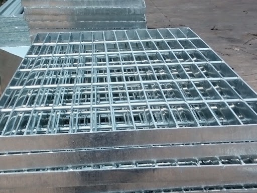 Tấm sàn grating