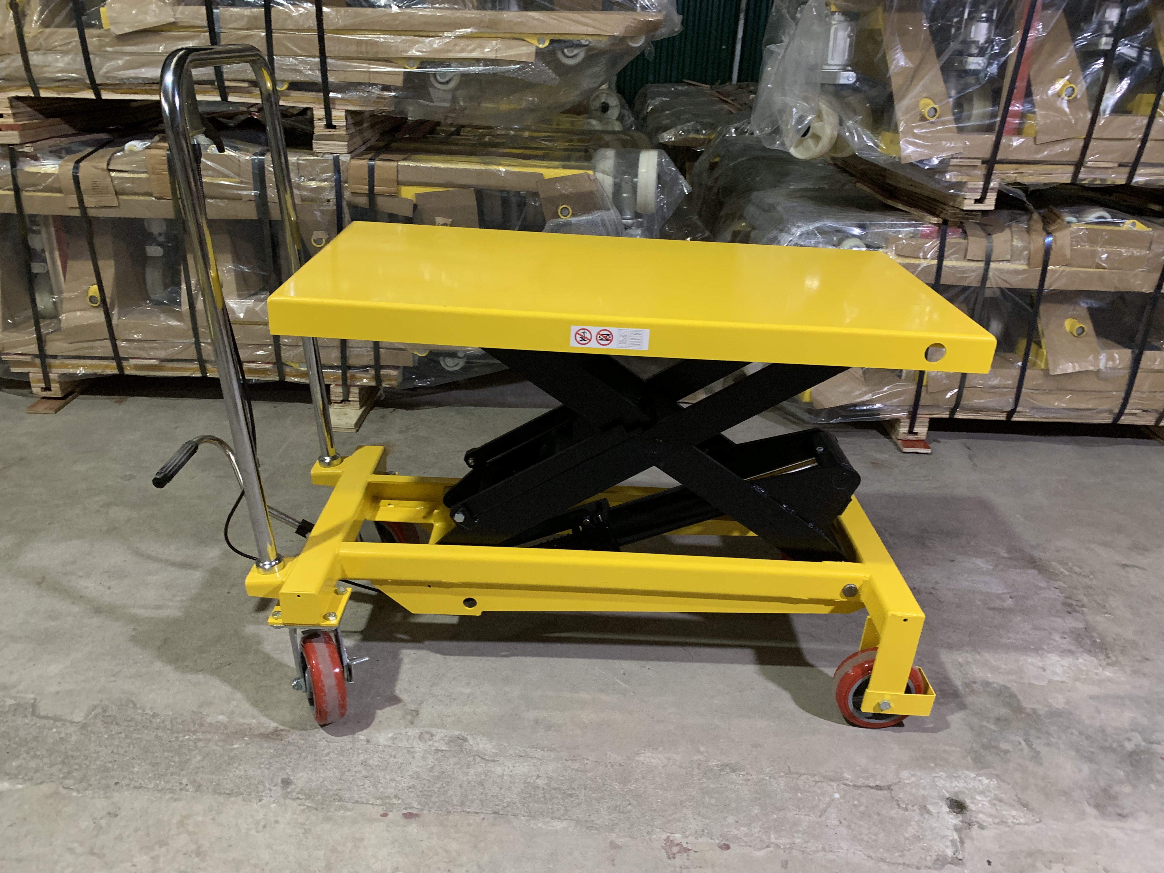 Xe nâng mặt bàn 500 kg