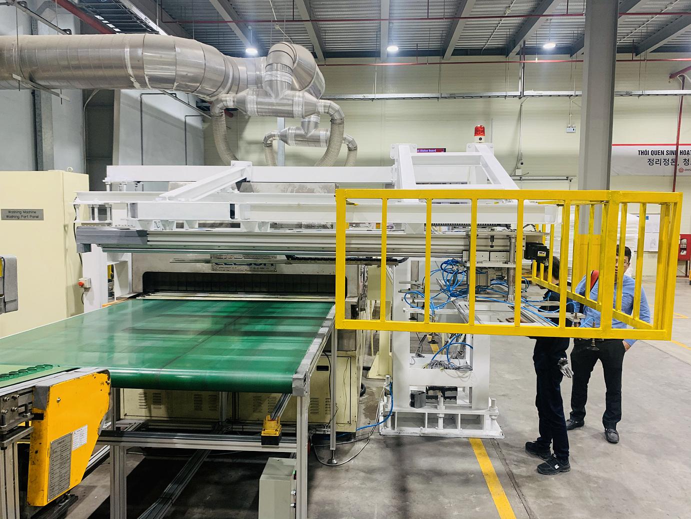 Thiết kế chế tạo hệ thống băng tải và cánh tay robot gắp sản phẩm